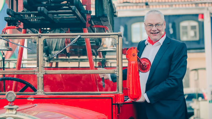 Thomas Sparring vid brandbil, Dafo firar 100 år
